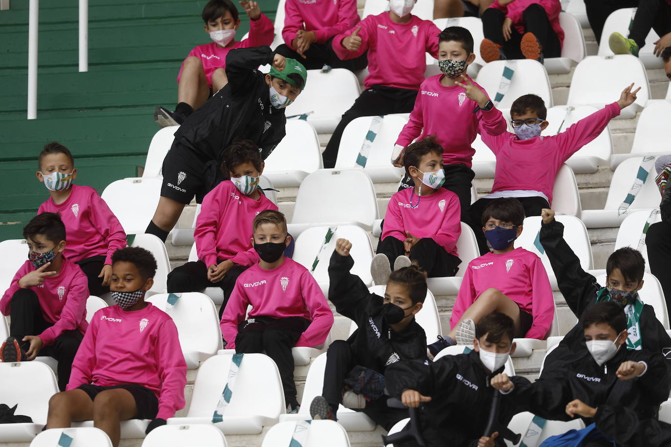 El ambiente en El Arcángel en el Córdoba CF - Cádiz B, en imágenes