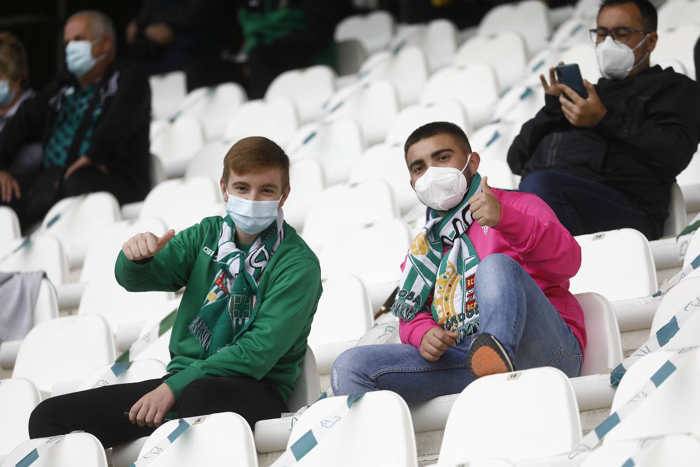 El ambiente en El Arcángel en el Córdoba CF - Cádiz B, en imágenes