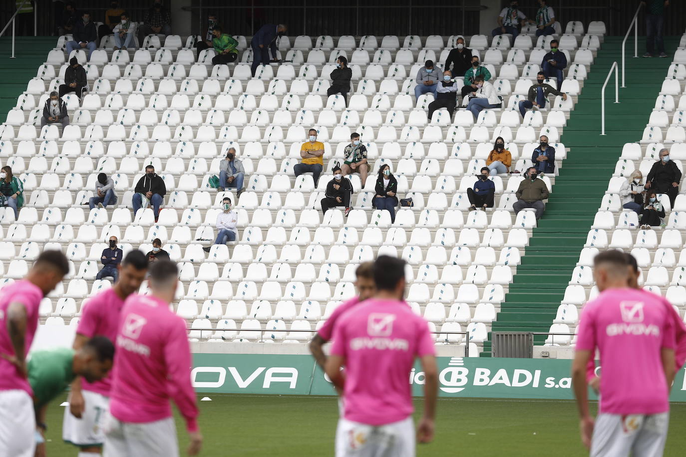 El ambiente en El Arcángel en el Córdoba CF - Cádiz B, en imágenes