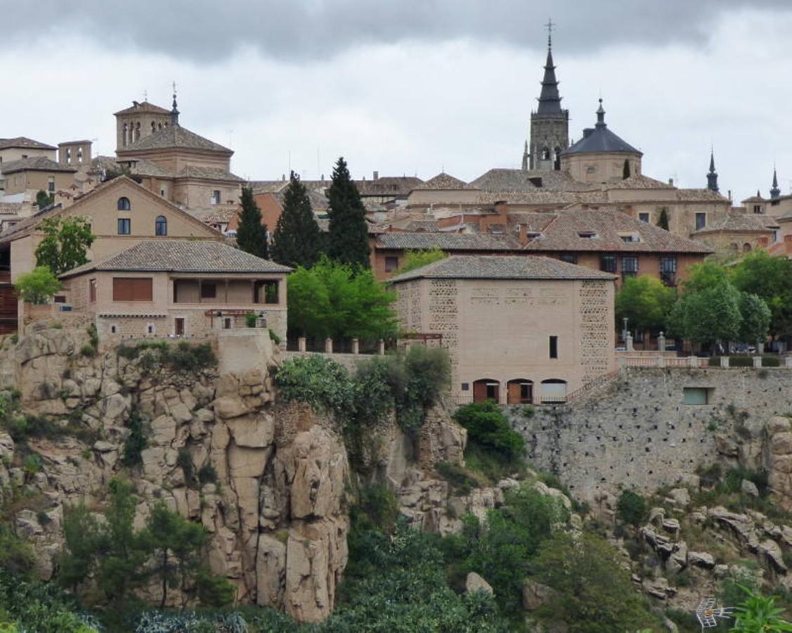 Conjunto de Roca Tarpeya en 2015: la antigua residencia que fue del escultor, los jardines y el edificio del Tallerón. FOTOGRAFIA DE RAFAEL DEL CERRO. 