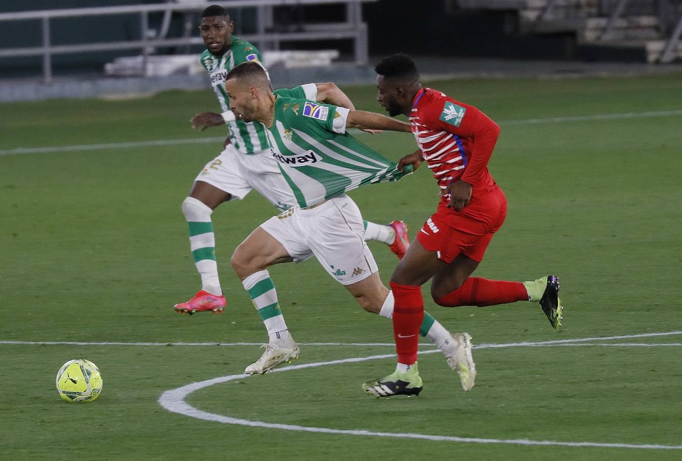 Victoria del Betis sobre el Granada (2-1)