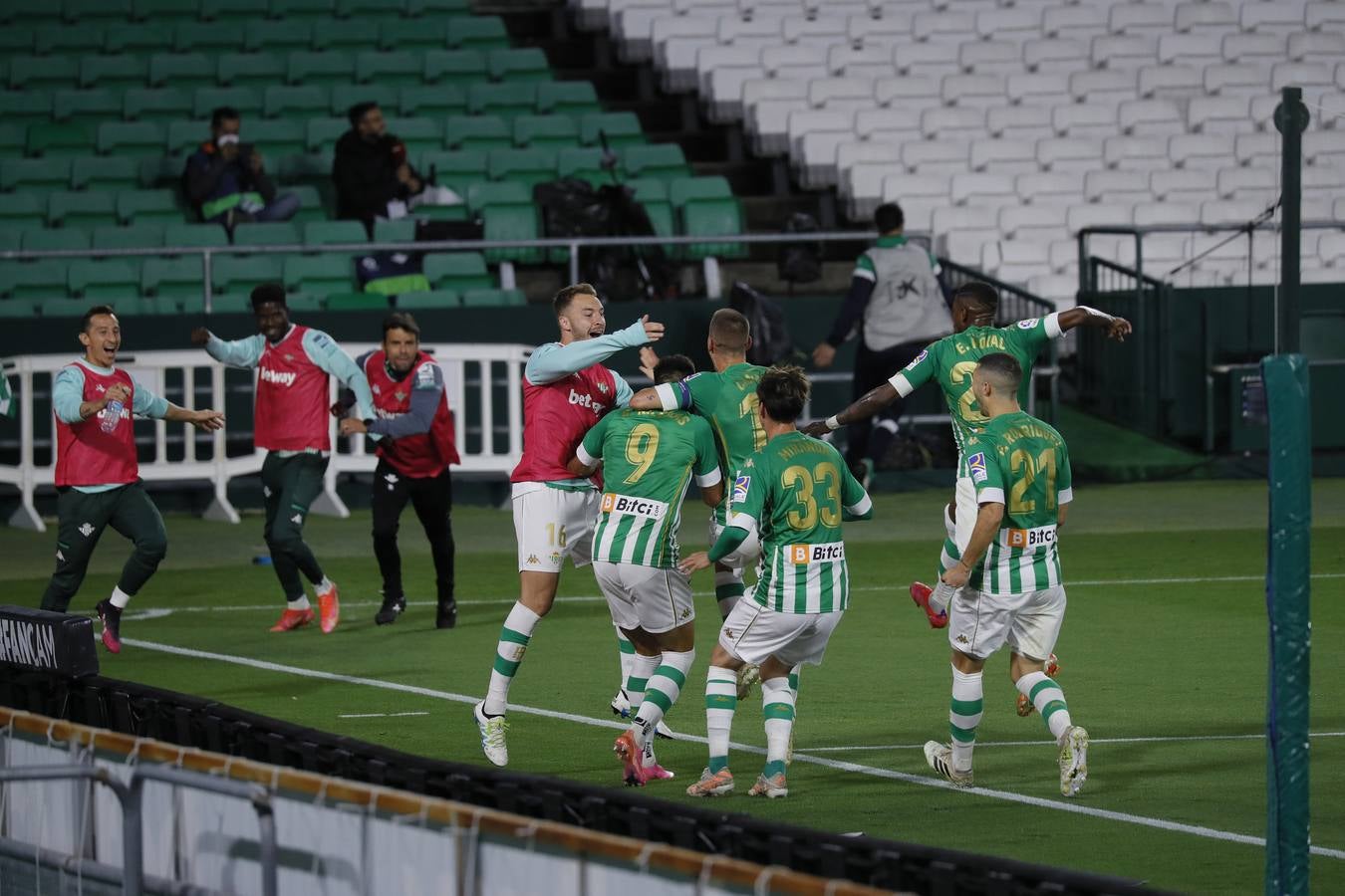 Victoria del Betis sobre el Granada (2-1)