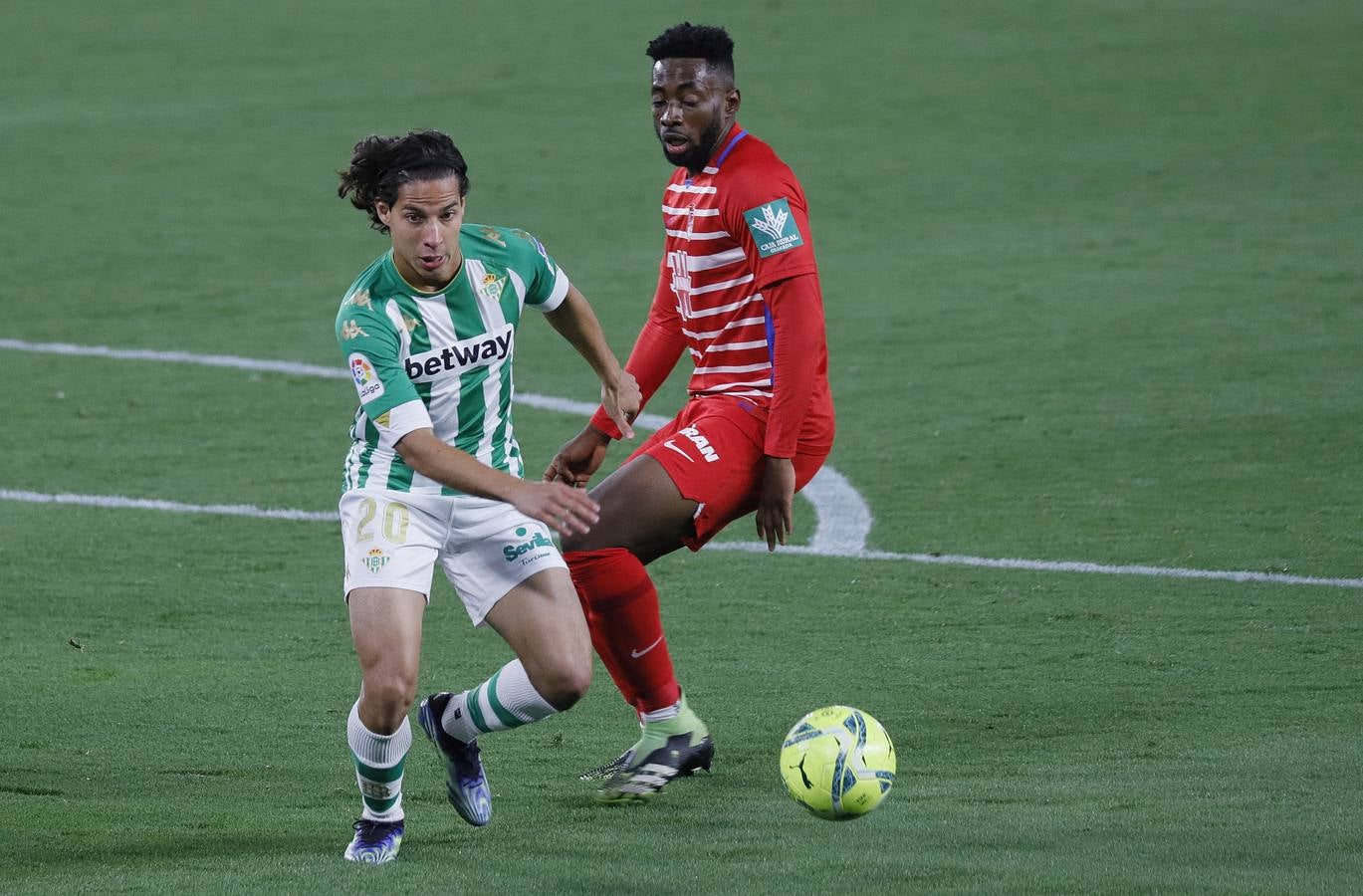 Victoria del Betis sobre el Granada (2-1)