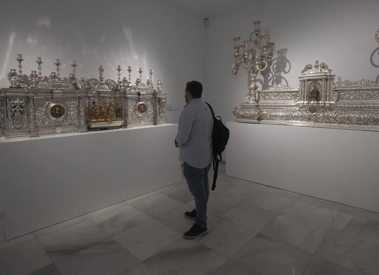 Exposición «Un siglo de esplendor cofrade» de Málaga, en imágenes
