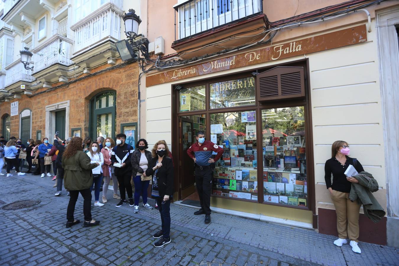 FOTOS: Paz Padilla firma ejemplares de su libro en Cádiz