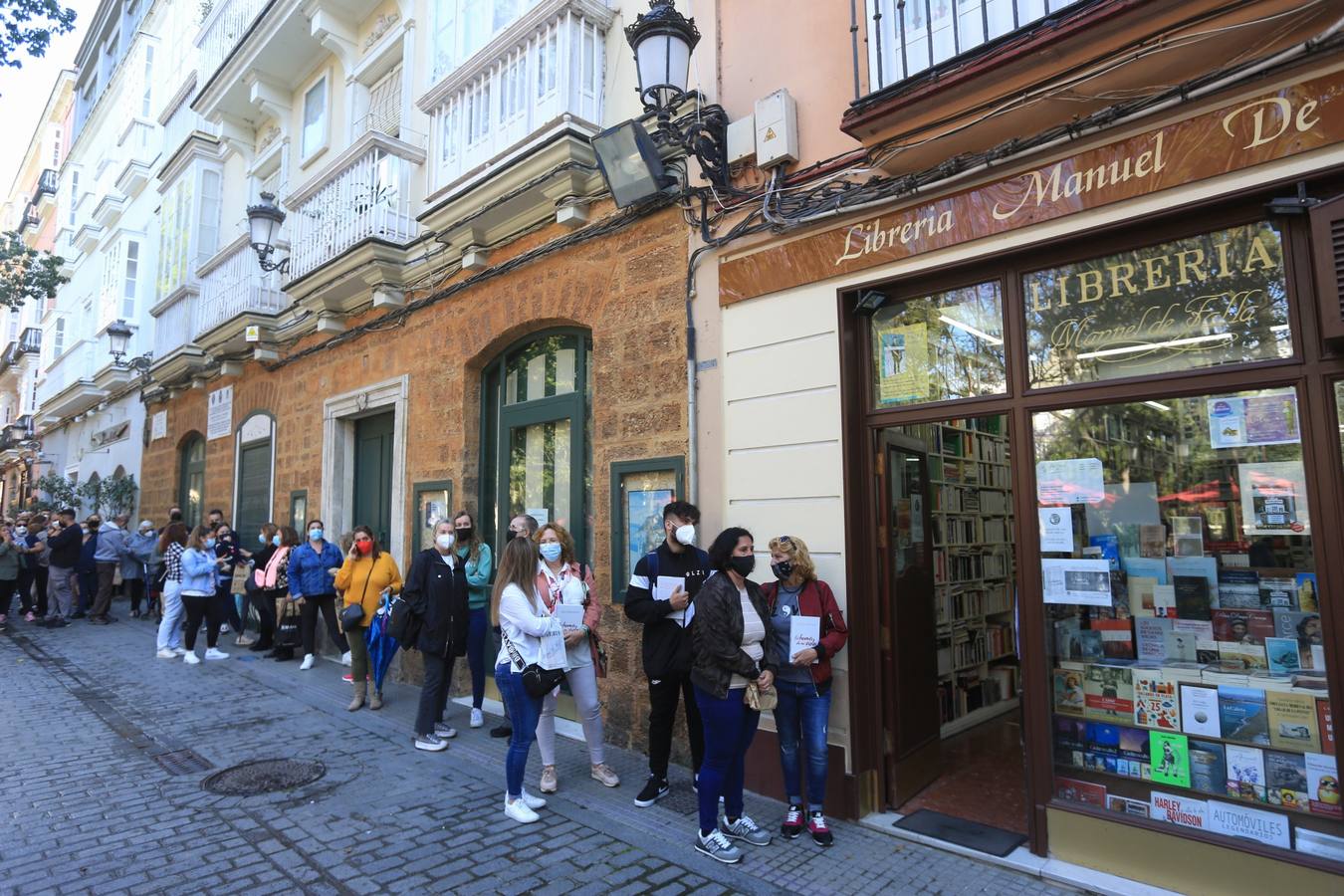 FOTOS: Paz Padilla firma ejemplares de su libro en Cádiz