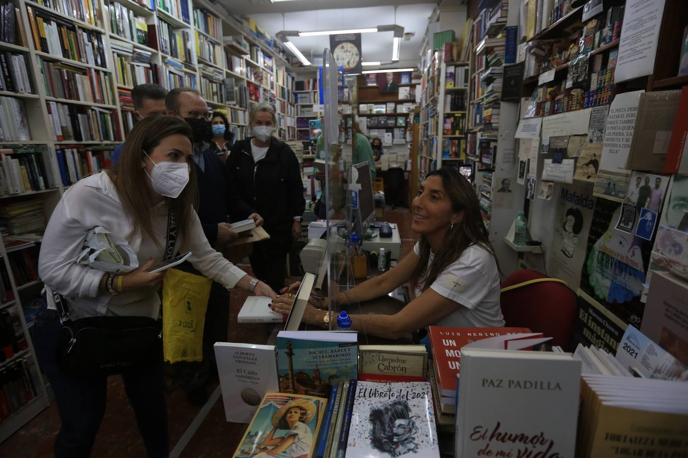 FOTOS: Paz Padilla firma ejemplares de su libro en Cádiz