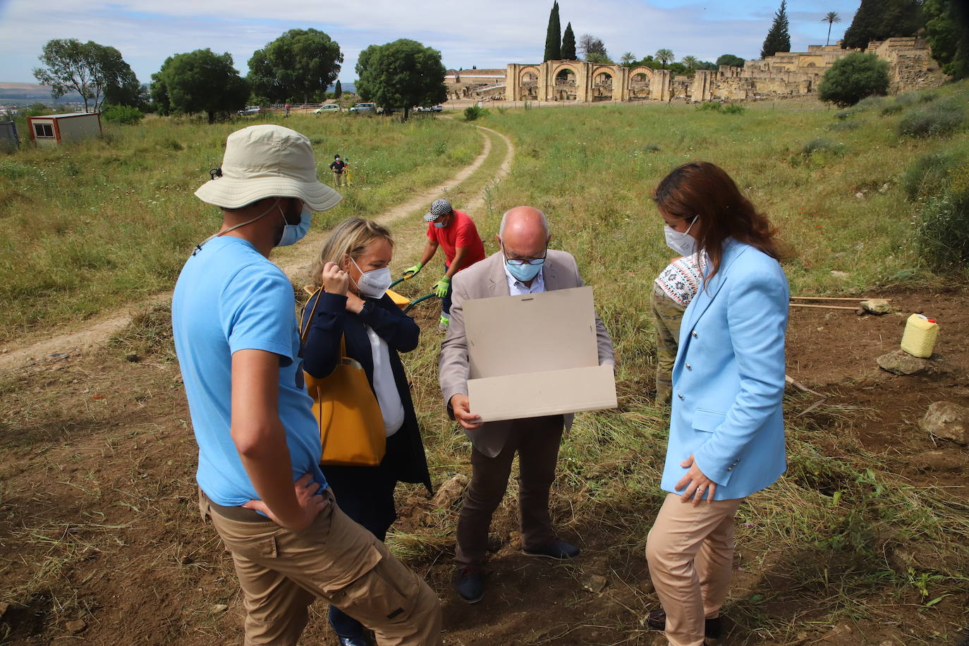 La excavación para delimitar la Plaza de Armas de Medina Azahara, en imágenes