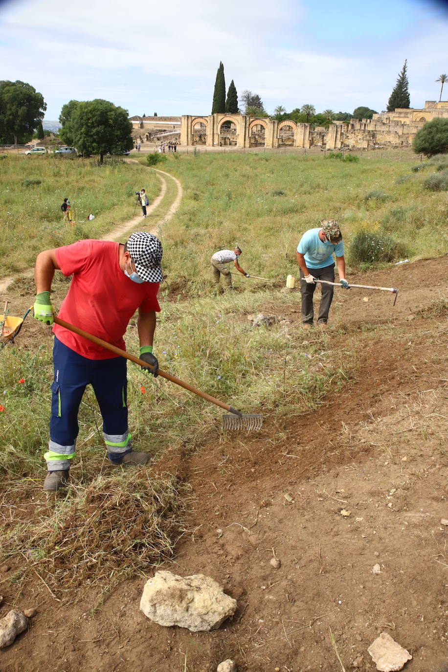 La excavación para delimitar la Plaza de Armas de Medina Azahara, en imágenes