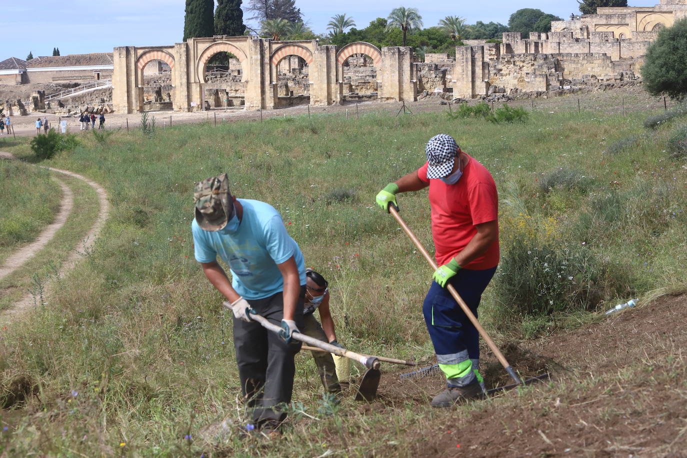 La excavación para delimitar la Plaza de Armas de Medina Azahara, en imágenes