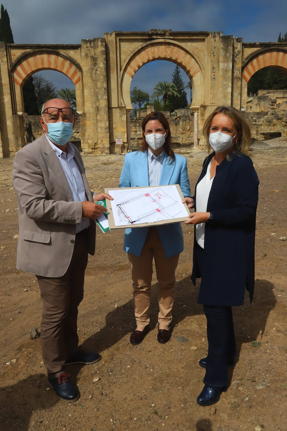 La excavación para delimitar la Plaza de Armas de Medina Azahara, en imágenes