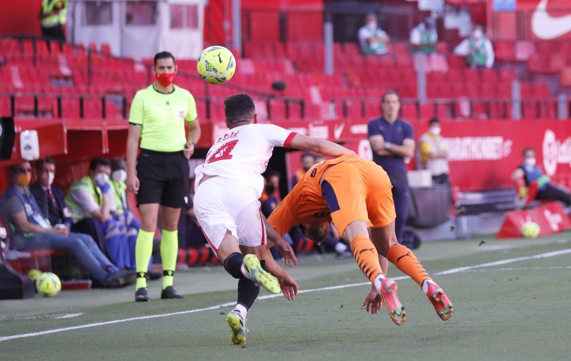 Partido entre el Sevilla F.C. y el Valencia C.F.