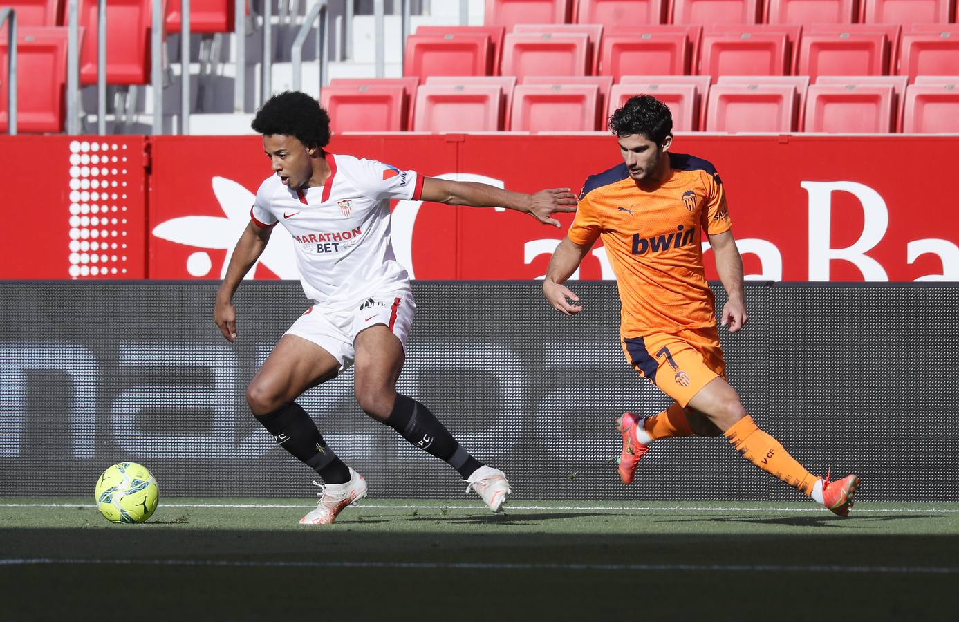 Las mejores imágenes del partido entre el Sevilla F.C. y el Valencia C.F.