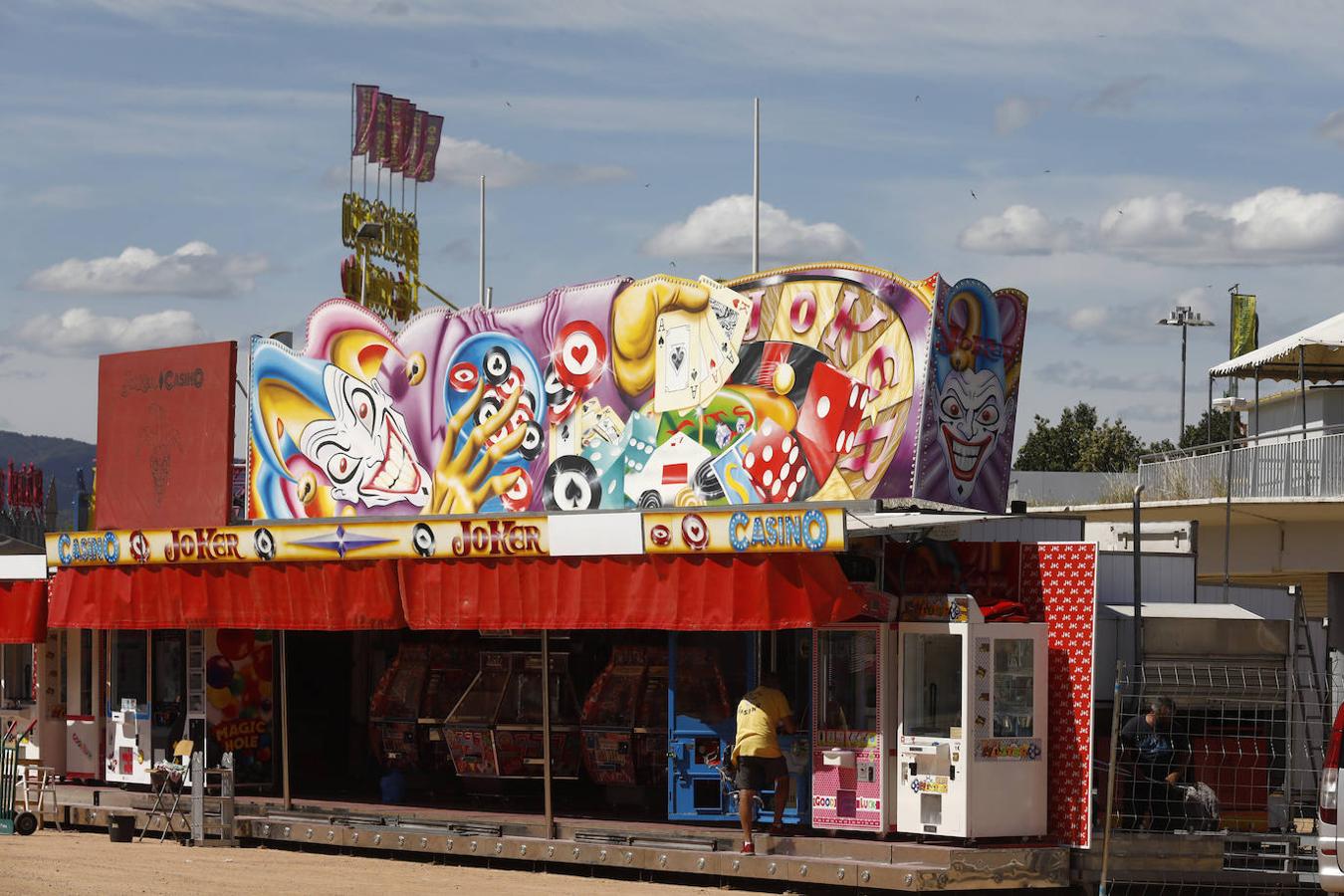 Vive Park Córdoba y los preparativos del parque de atracciones en el Arenal, en imágenes