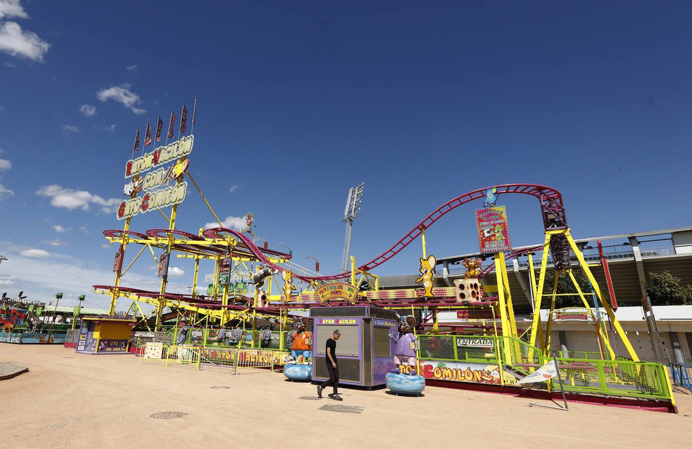 Vive Park Córdoba y los preparativos del parque de atracciones en el Arenal, en imágenes