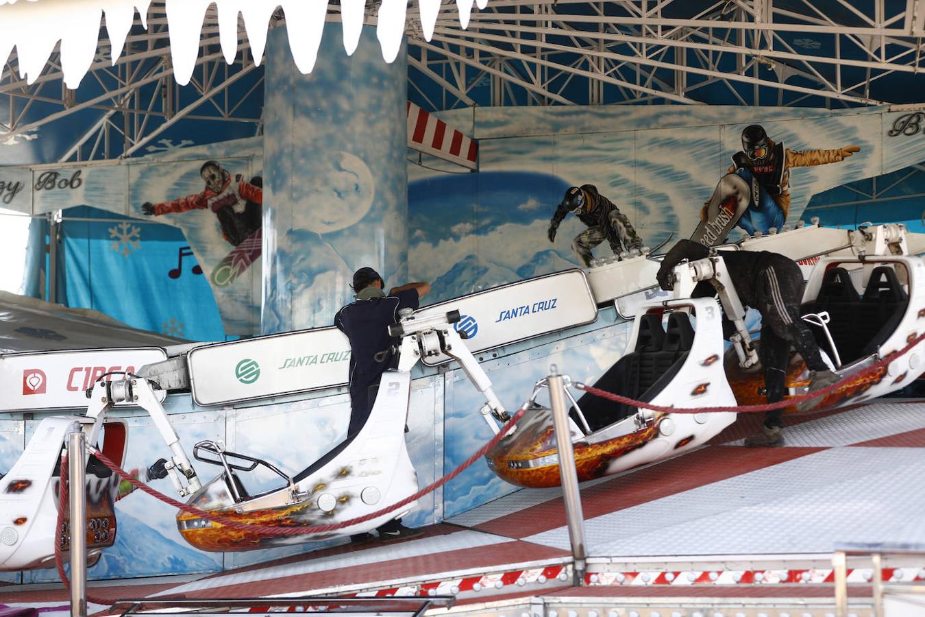 Vive Park Córdoba y los preparativos del parque de atracciones en el Arenal, en imágenes