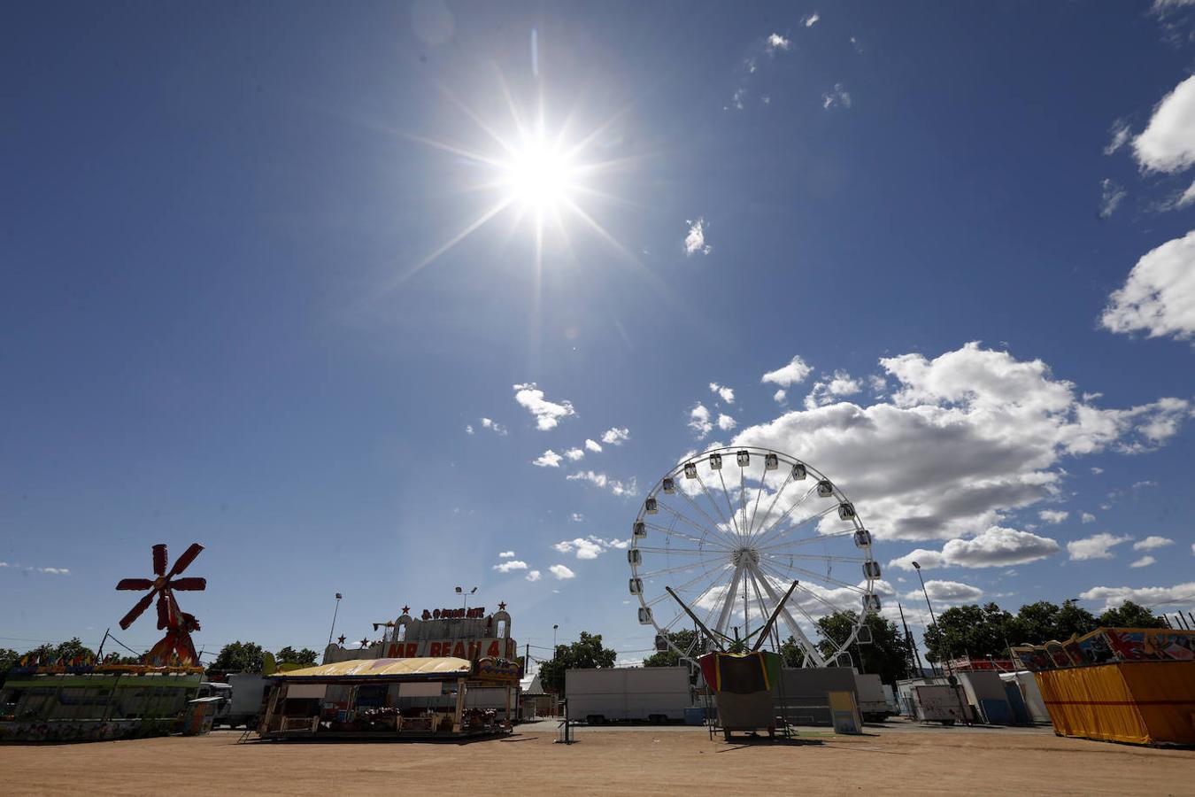 Vive Park Córdoba y los preparativos del parque de atracciones en el Arenal, en imágenes