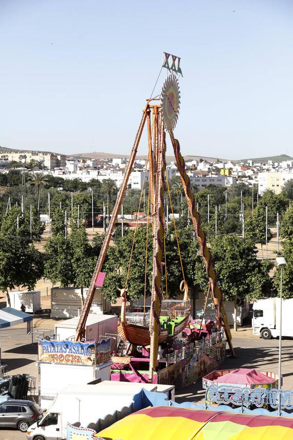 Vive Park Córdoba y los preparativos del parque de atracciones en el Arenal, en imágenes