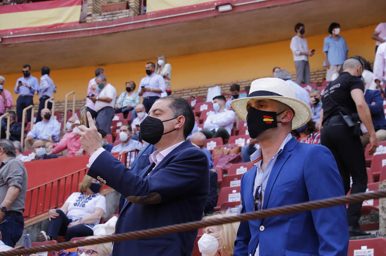 El ambiente en el tendido, en la novillada de la Feria Taurina de Córdoba