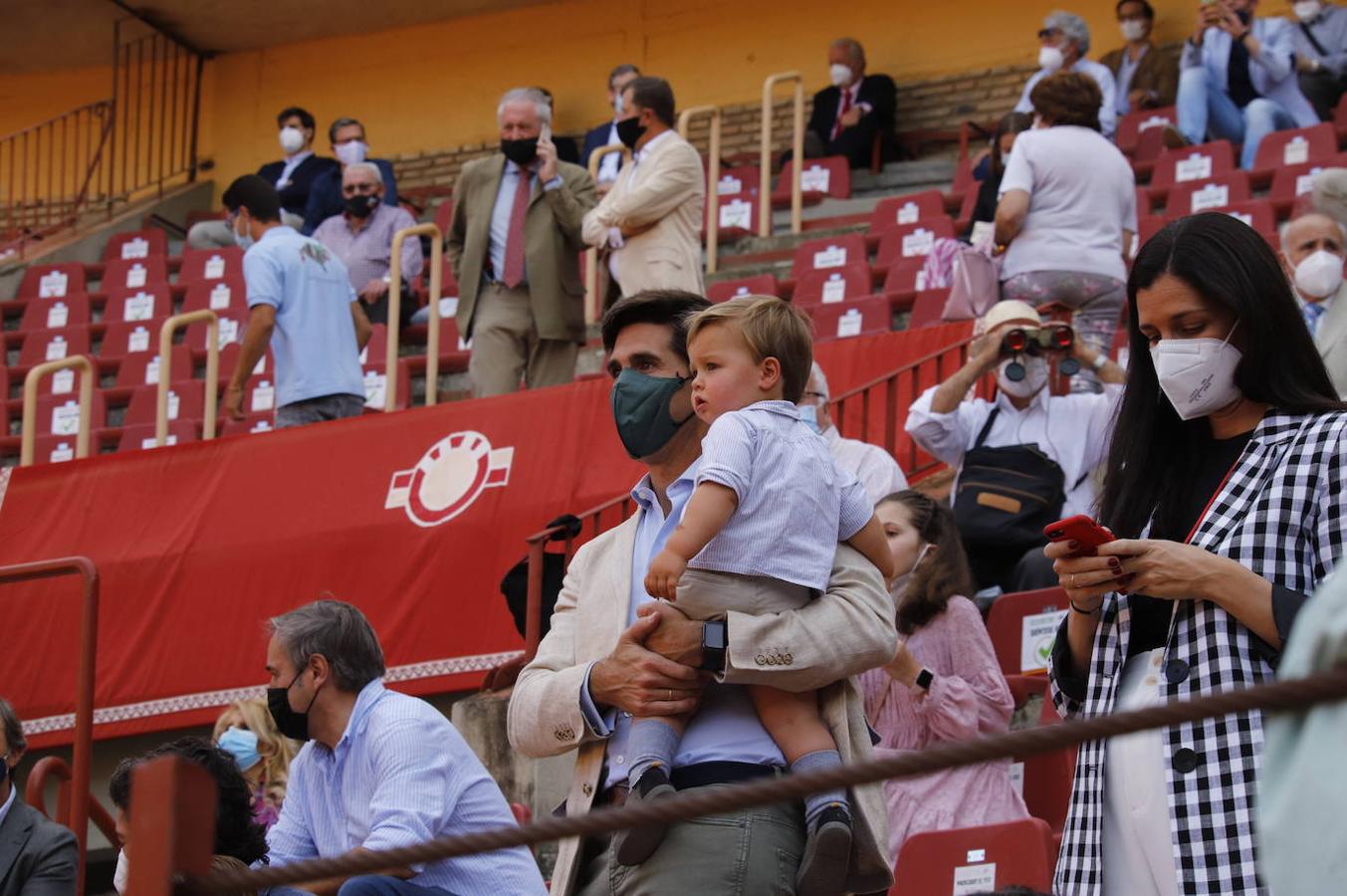 El ambiente en el tendido, en la novillada de la Feria Taurina de Córdoba