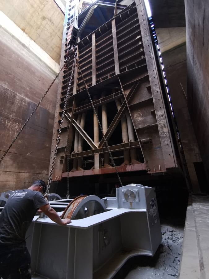 Instalación del carro inferior de la esclusa