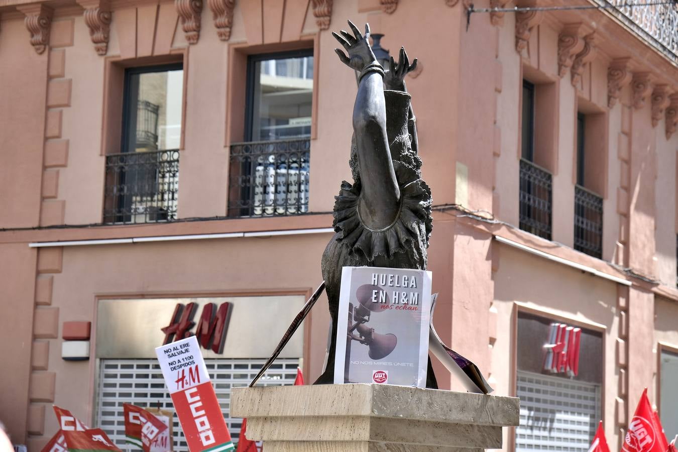 Protesta de los trabajadores de H&amp;M en Sevilla