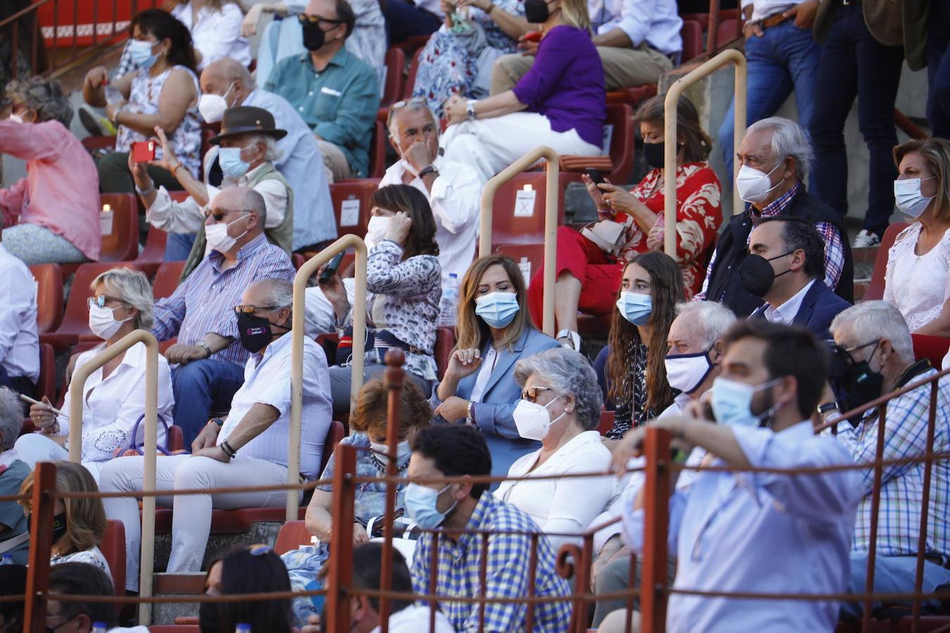 Toros en Córdoba | El ambiente de la primera corrida de la Feria de Mayo, en imágenes