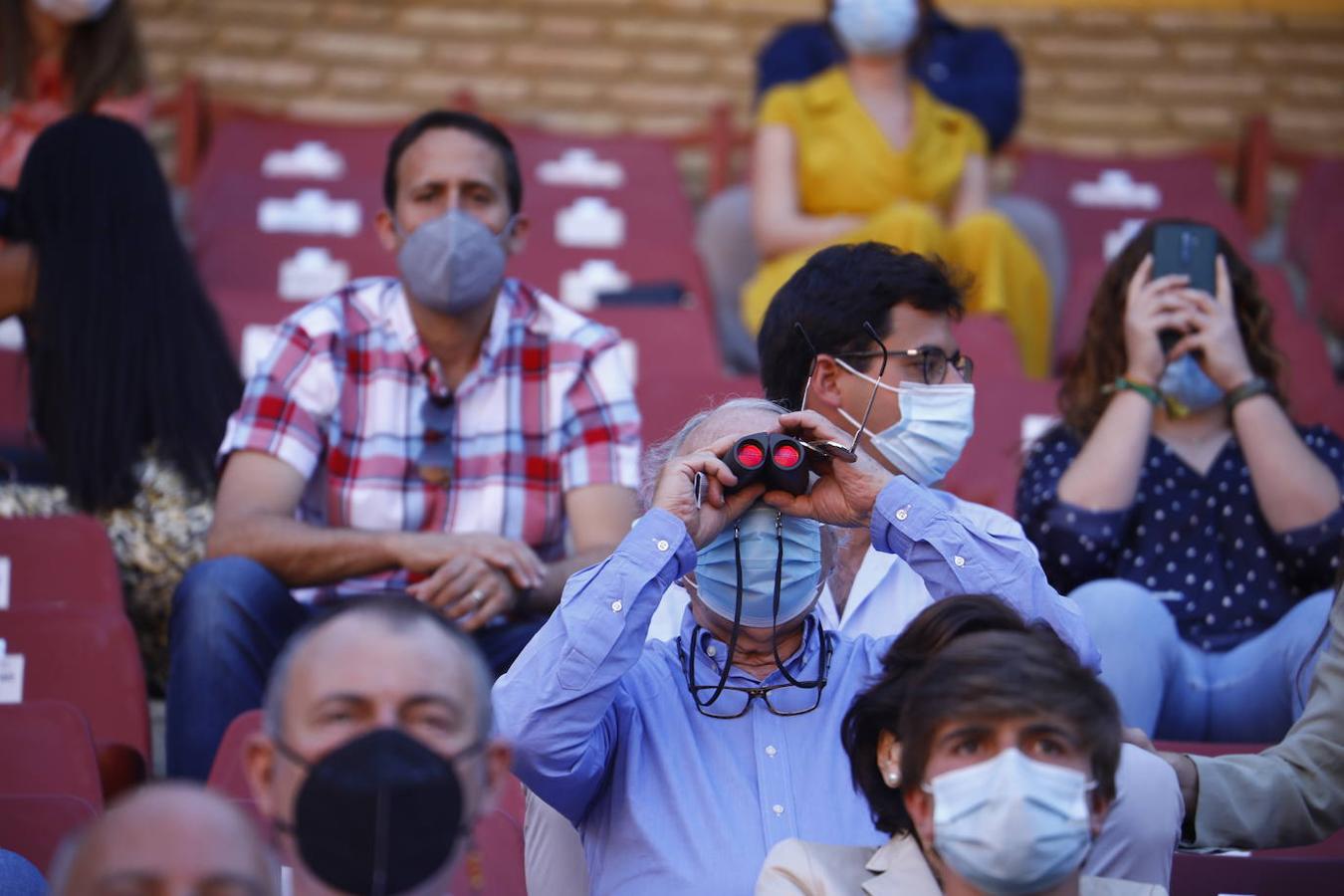 Toros en Córdoba | El ambiente de la primera corrida de la Feria de Mayo, en imágenes