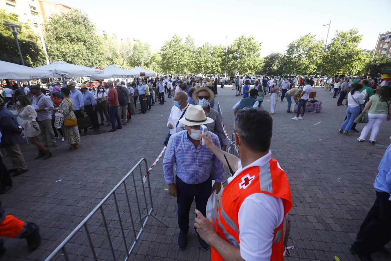 Toros en Córdoba | El ambiente de la primera corrida de la Feria de Mayo, en imágenes