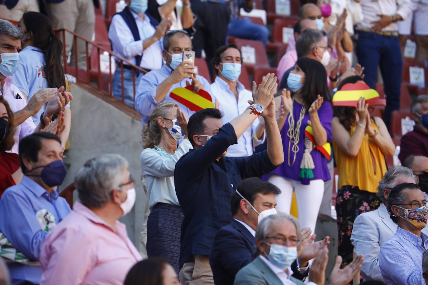 Toros en Córdoba | El ambiente de la primera corrida de la Feria de Mayo, en imágenes