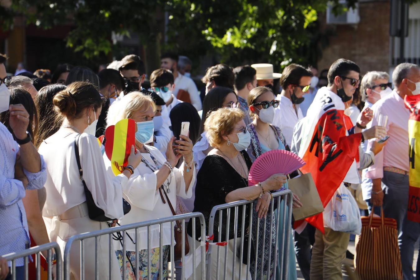 Toros en Córdoba | El ambiente de la primera corrida de la Feria de Mayo, en imágenes