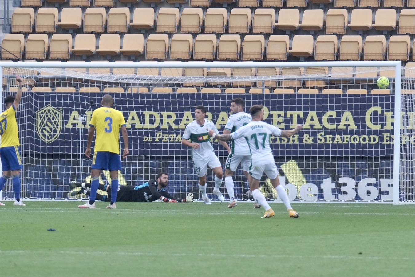 FOTOS: Las imágenes del Cádiz CF - Elche en Carranza