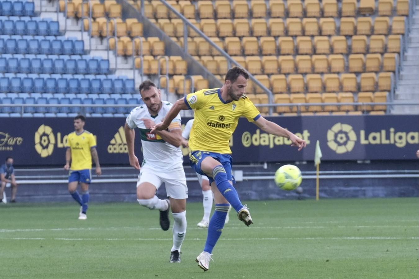 FOTOS: Las imágenes del Cádiz CF - Elche en Carranza