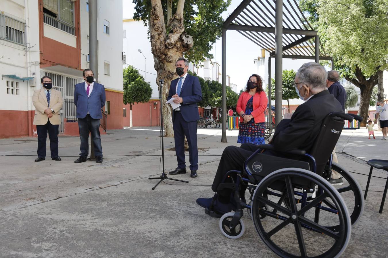 Los fotógrafos Serrano ya tienen calle en Sevilla