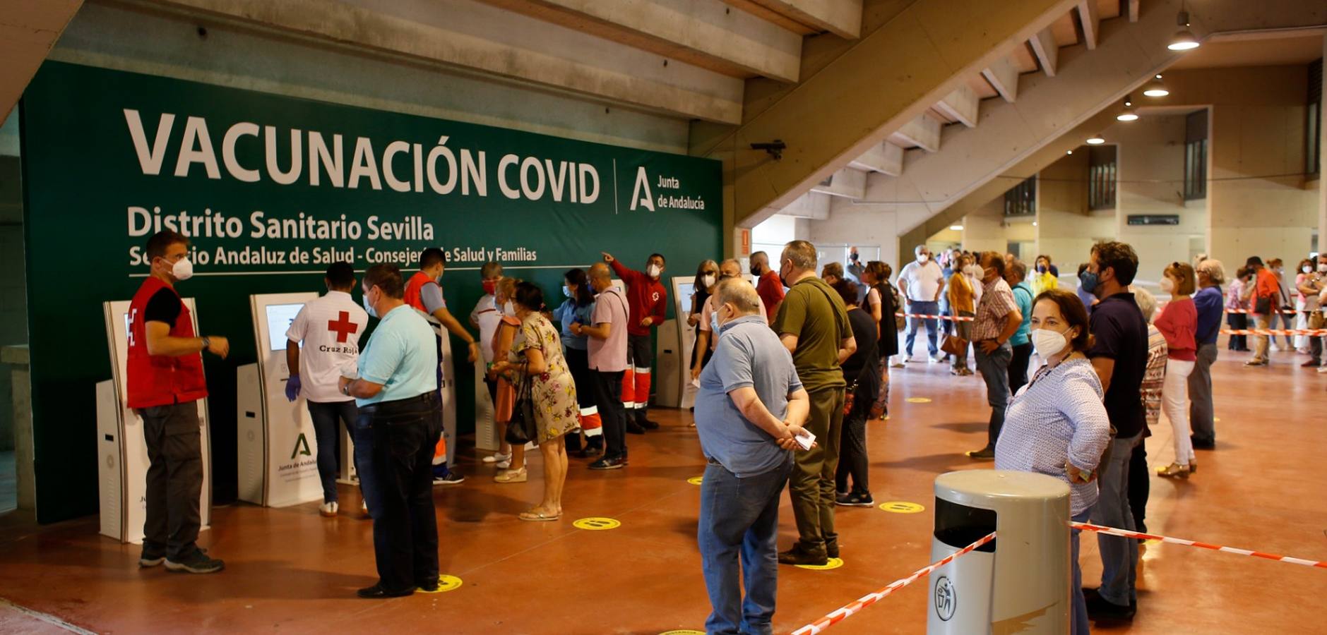 El estadio de la Cartuja cumple un mes como centro de vacunación masiva