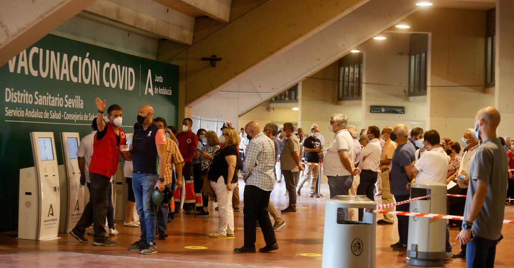 El estadio de la Cartuja cumple un mes como centro de vacunación masiva