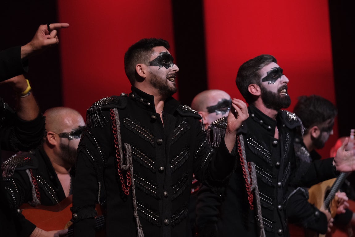 En imágenes: Así ha sido el homenaje a Juan Carlos Aragón en el Falla