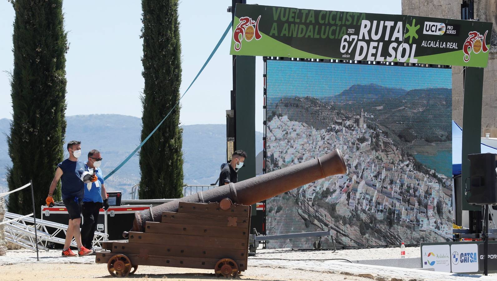 La Vuelta a Andalucía por Iznájar, Lucena, Cabra, Priego y Almedinilla, en imágenes