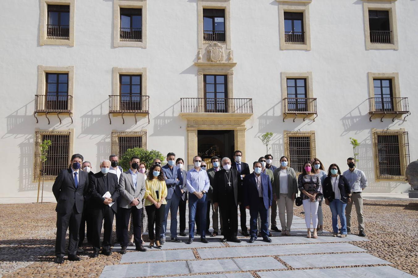 La recepción del obispo de Córdoba a los periodistas, en imágenes