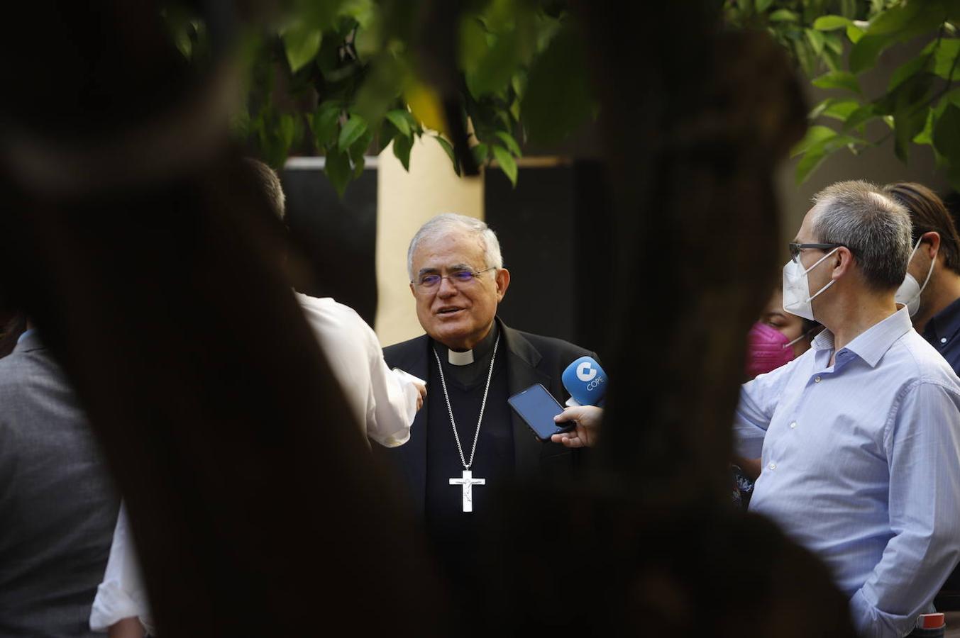 La recepción del obispo de Córdoba a los periodistas, en imágenes