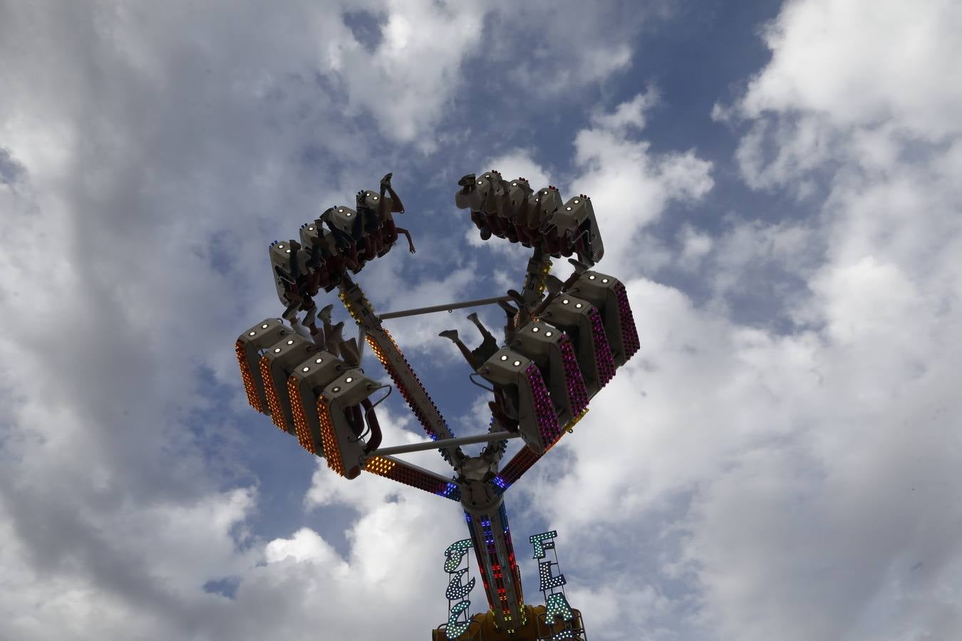 Vive Park Córdoba | En imágenes, el ambientazo del parque de atracciones del Arenal