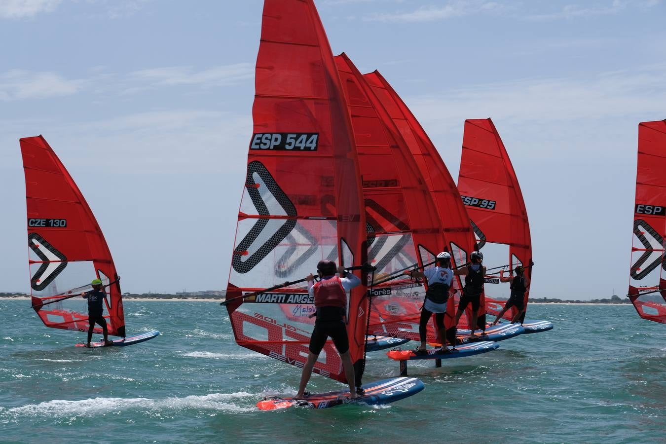 FOTOS: Las imágenes más espectaculares de la Copa de España de Windsurf, en la bahía de Cádiz