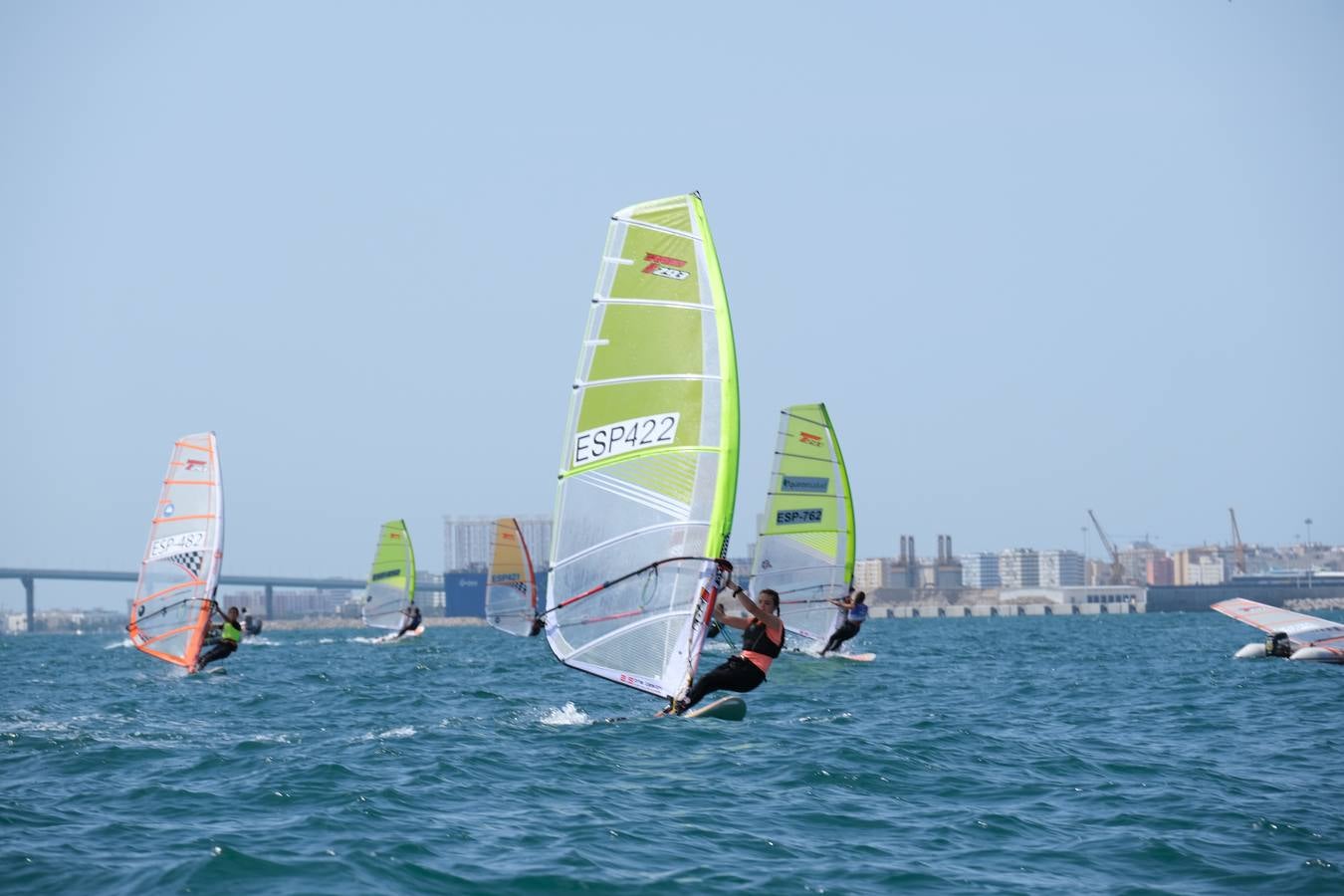 FOTOS: Las imágenes más espectaculares de la Copa de España de Windsurf, en la bahía de Cádiz