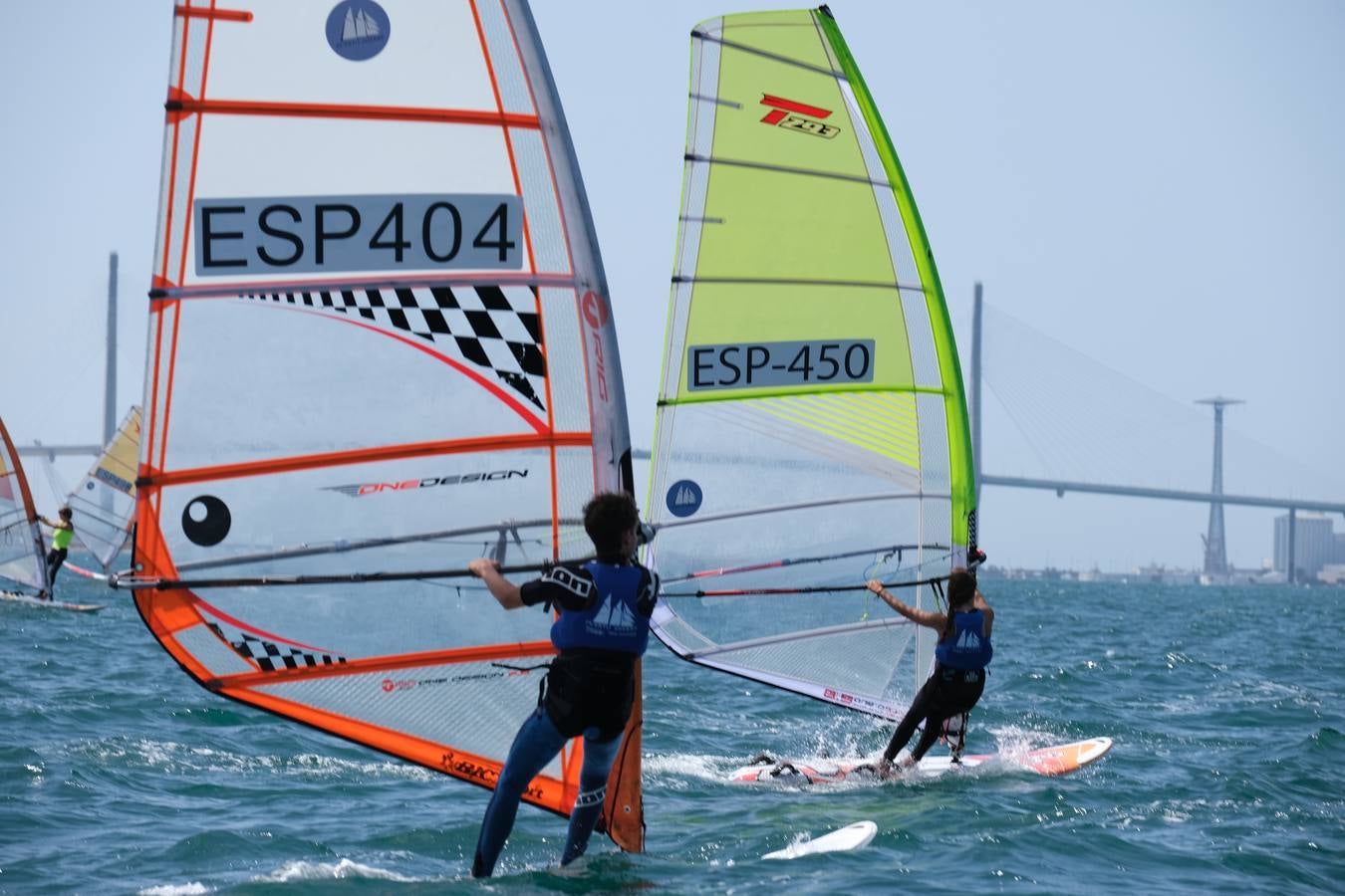 FOTOS: Las imágenes más espectaculares de la Copa de España de Windsurf, en la bahía de Cádiz