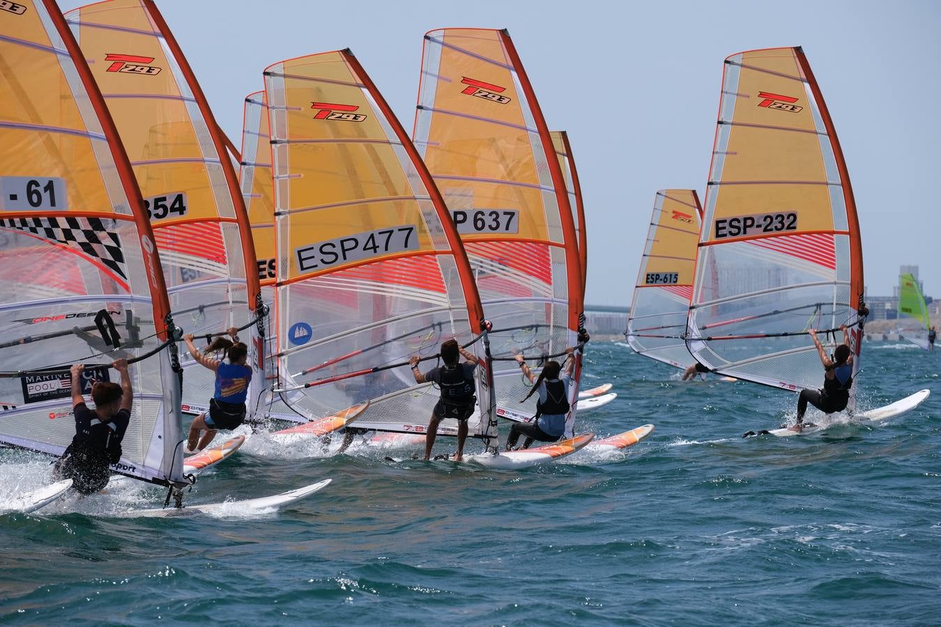 FOTOS: Las imágenes más espectaculares de la Copa de España de Windsurf, en la bahía de Cádiz