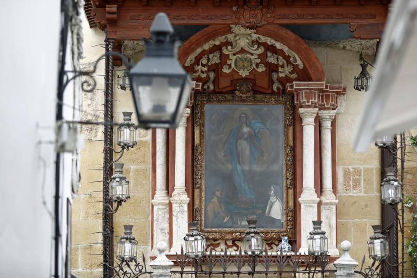 El altar de la Virgen de los Faroles de Córdoba, en imágenes