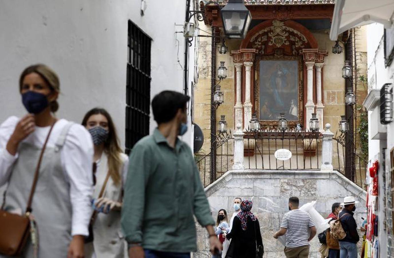 El altar de la Virgen de los Faroles de Córdoba, en imágenes