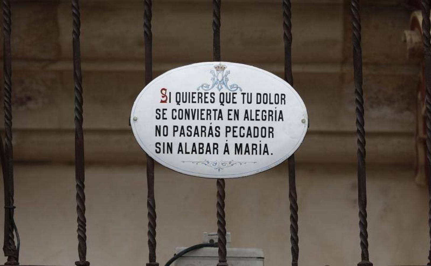 El altar de la Virgen de los Faroles de Córdoba, en imágenes