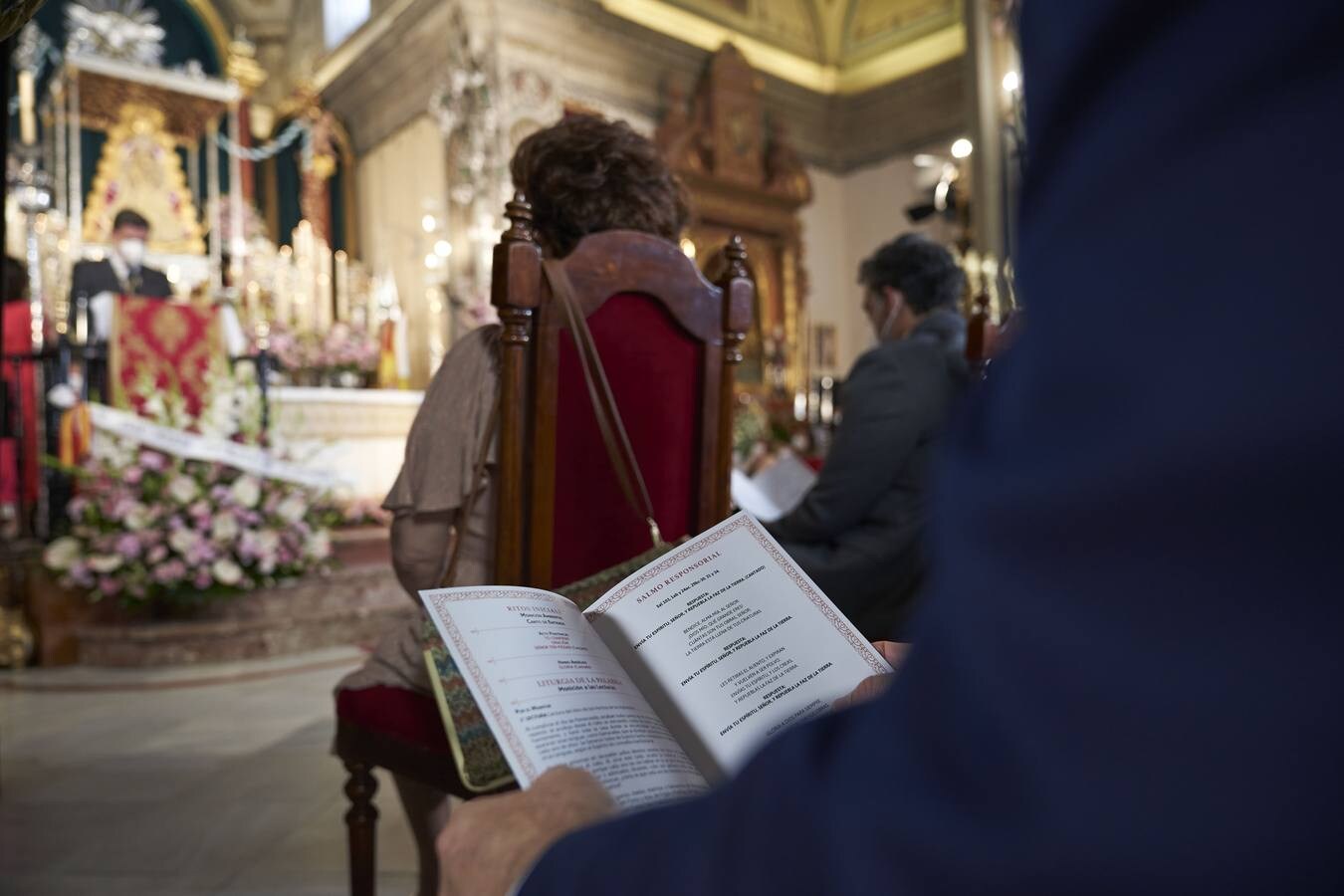 Almonte celebra su segunda misa de Pentecostés lejos de la aldea del Rocío