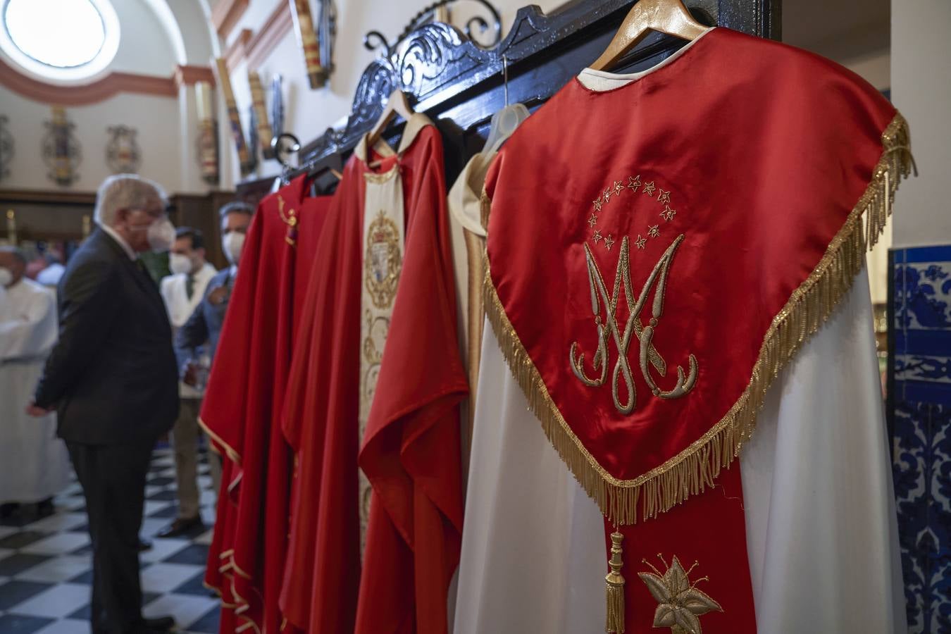 Almonte celebra su segunda misa de Pentecostés lejos de la aldea del Rocío